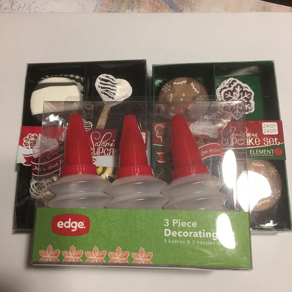 NWT Sur La Table cupcake bundle